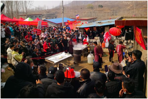 3元一碗“拉面哥”網(wǎng)絡(luò)爆紅！背后的營(yíng)銷(xiāo)邏輯是什么？|餐見(jiàn)