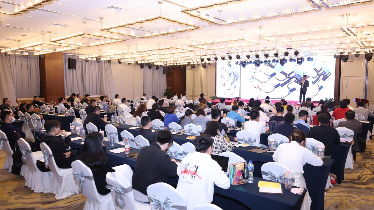 嘩餐會(huì)連鎖餐飲數(shù)字化經(jīng)營(yíng)高峰論壇在滬召開(kāi)，解鎖人財(cái)物管理新方法
