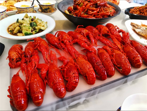 單場直播破20萬，抖音武漢美食人氣榜第1名，這家小龍蝦店是如何做到的？