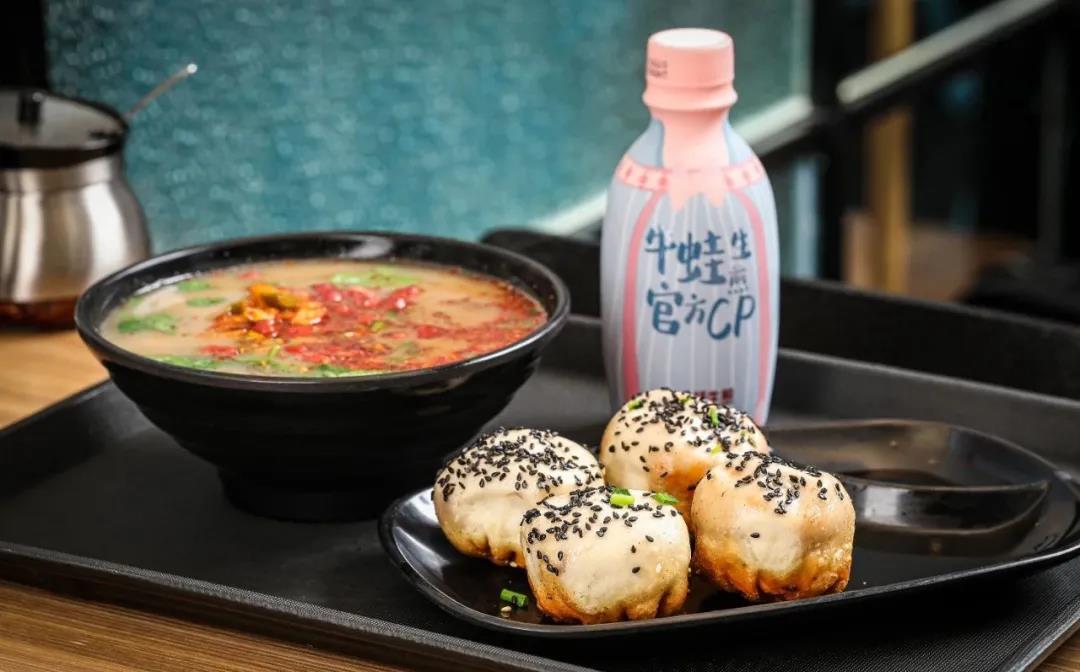 餐飲大事件246期 |海底撈上半年營收200.94億、星巴克中國首席執(zhí)行官將換人、“2022黑珍珠餐廳指南” 名單公|餐飲界