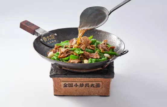 一盤辣椒炒肉，能撐起費大廚的“出湘記”嗎？