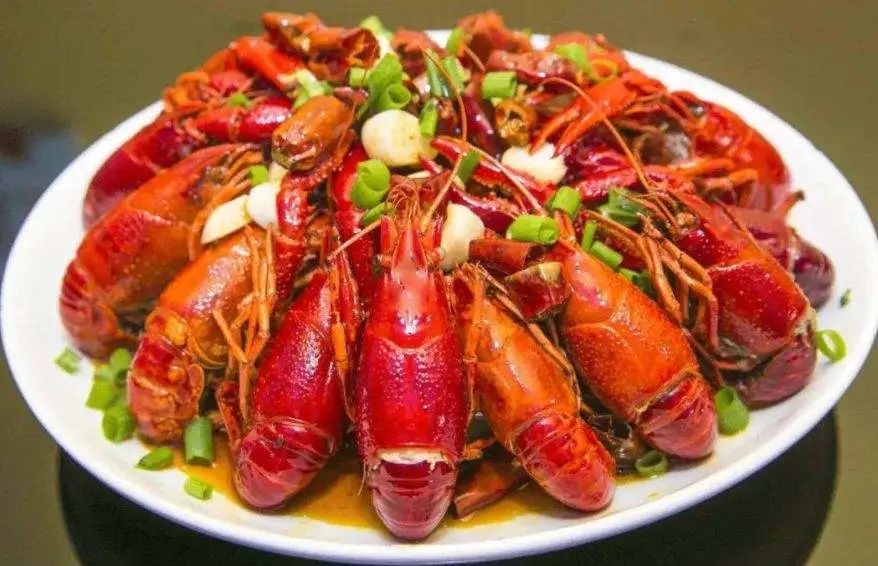 夜宵之王“小龍蝦”正陷冰火兩重天，如何破局？| 觀察