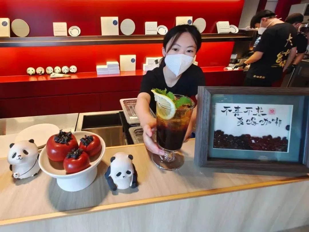 老字號(hào)布鞋內(nèi)聯(lián)升做咖啡，跨界咖啡這么卷了嗎？|餐飲界