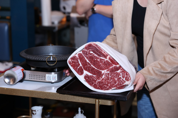 一緒舉辦第四屆和牛品鑒會(huì)，呈現(xiàn)美味關(guān)西風(fēng)壽喜燒|餐飲界