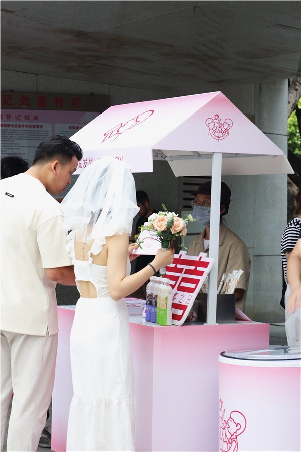 累計(jì)為超23萬(wàn)對(duì)新人送上喜茶，520喜茶再度聯(lián)合民政局送喜|餐飲界