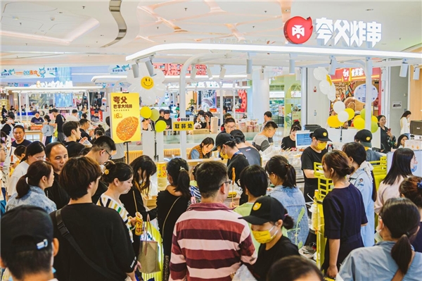 夸父炸串獲“2023年度餐飲商業(yè)價(jià)值品牌” 高坪效促萬店潛力迸發(fā)