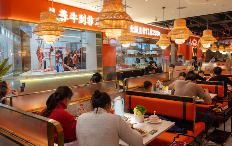 翻臺(tái)率200%，日接待4萬(wàn)+桌，八合里66牛肉火鍋節(jié)“名利雙收”