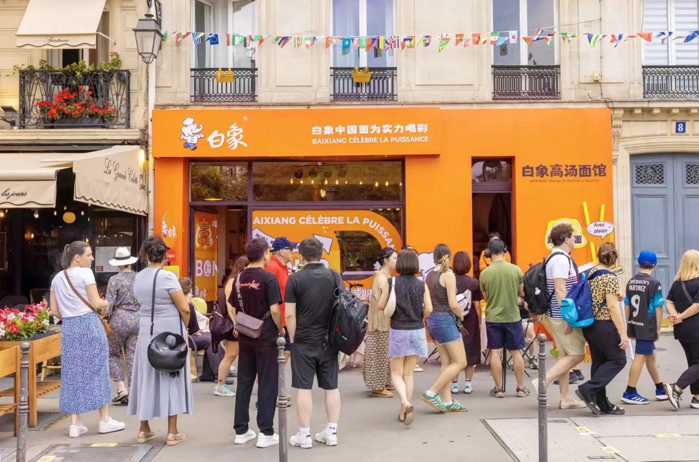 世界冠軍打卡巴黎高湯面館，白象中國面與體育精神同頻共振