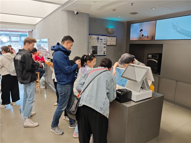 “國慶消費熱”帶動喜茶銷售火爆，江邊里創(chuàng)始店銷量漲幅210%|餐飲界