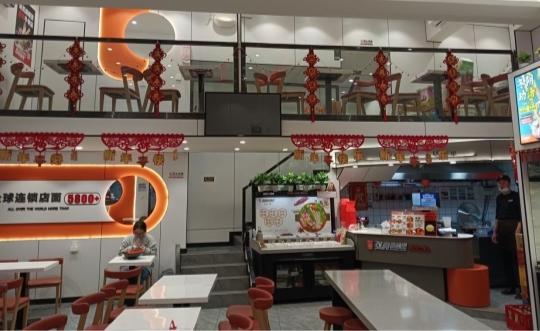 柳州加盟商施洪邦：一個(gè)不會(huì)煮麻辣燙的店主，如何實(shí)現(xiàn)首日破萬？