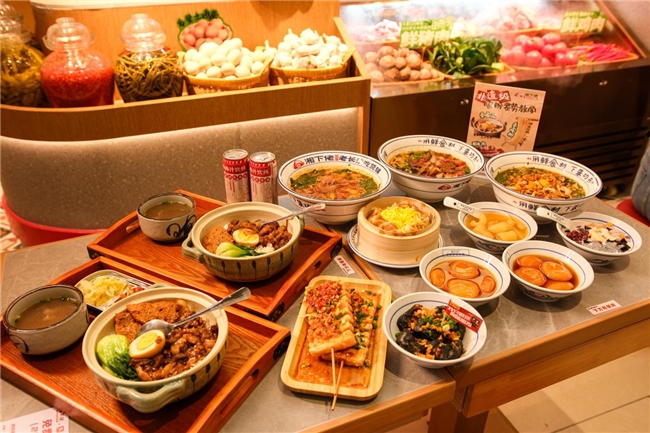 “湘下佬長(zhǎng)沙吃貨鋪”品牌4.0全新升級(jí)，年輕簡(jiǎn)約風(fēng)煥發(fā)湖南特色小吃新活力！