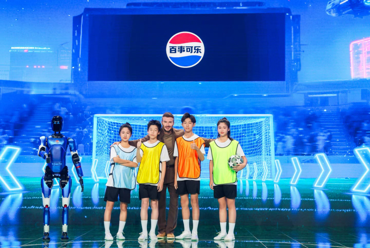 百事可樂(lè)發(fā)布品牌首個(gè)人形機(jī)器人“百事藍(lán)寶” 與大衛(wèi)·貝克漢姆共同點(diǎn)燃未來(lái)渴望|餐飲界