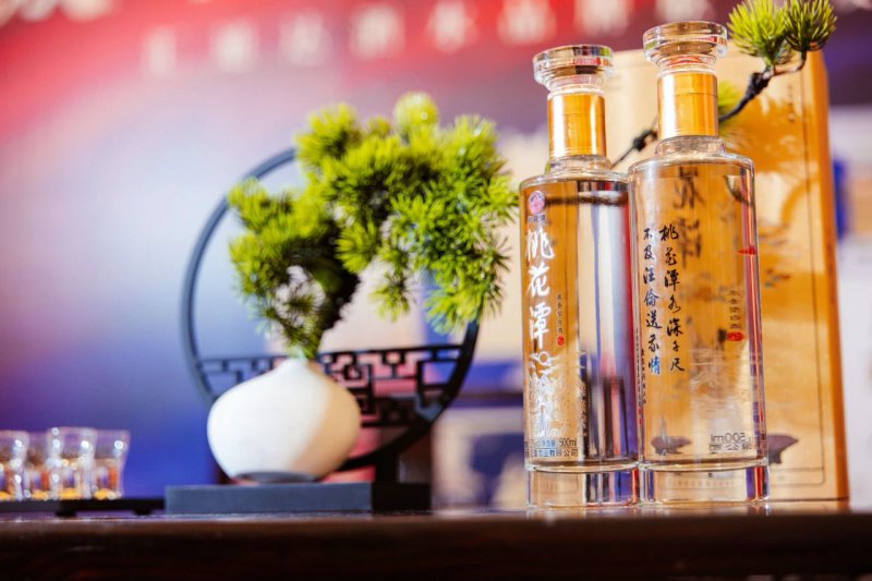桃花潭酒壇香型發(fā)布會(huì)：一場(chǎng)風(fēng)味重塑的白酒創(chuàng)新探索|餐飲界